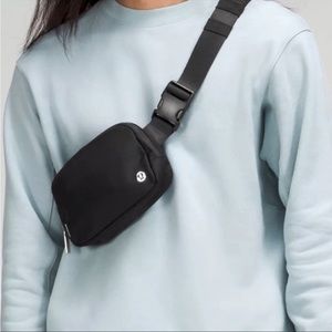 Lululemon Everywhere belt bag